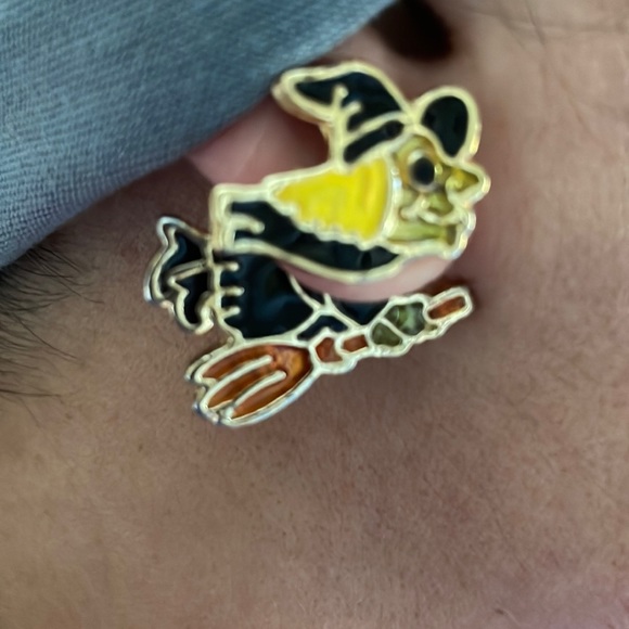 Dimensional Witch Earrings - Picture 4 of 6